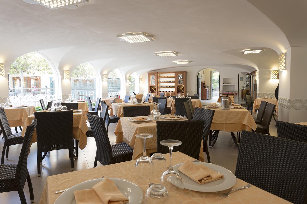 Hotel La Pergola サンタ・マリア・ディ・カステッラバーテ エクステリア 写真