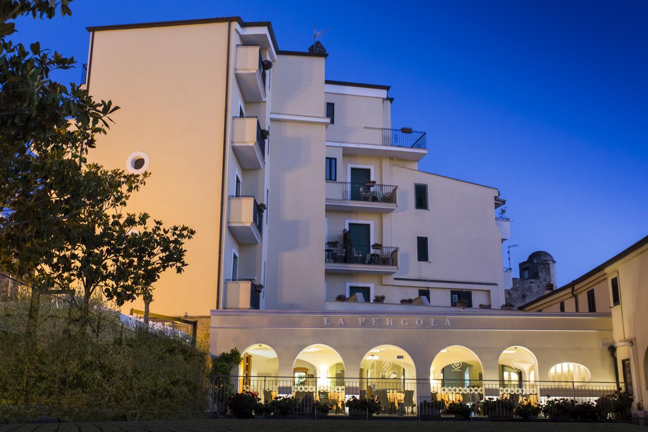 Hotel La Pergola サンタ・マリア・ディ・カステッラバーテ エクステリア 写真