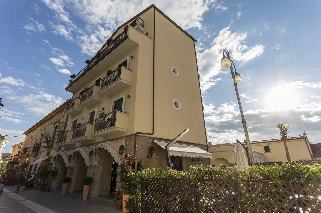 Hotel La Pergola サンタ・マリア・ディ・カステッラバーテ エクステリア 写真
